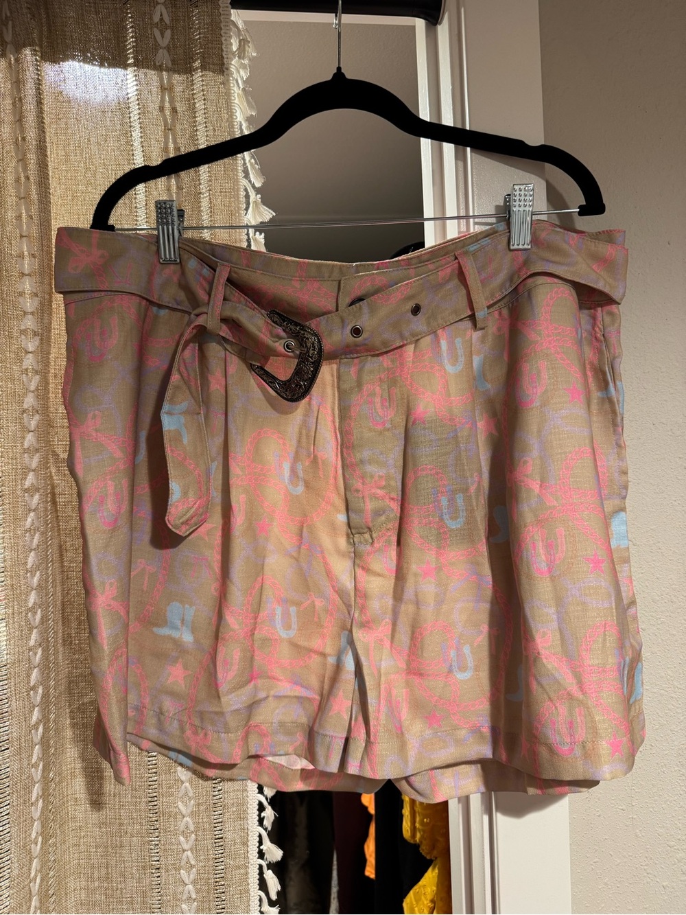 Women’s Patterned Belted Shorts - Pink & Tan